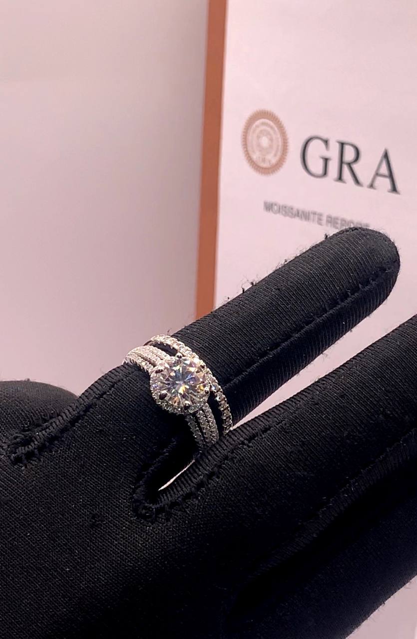 VVS Moissanite wedding and engagement ring