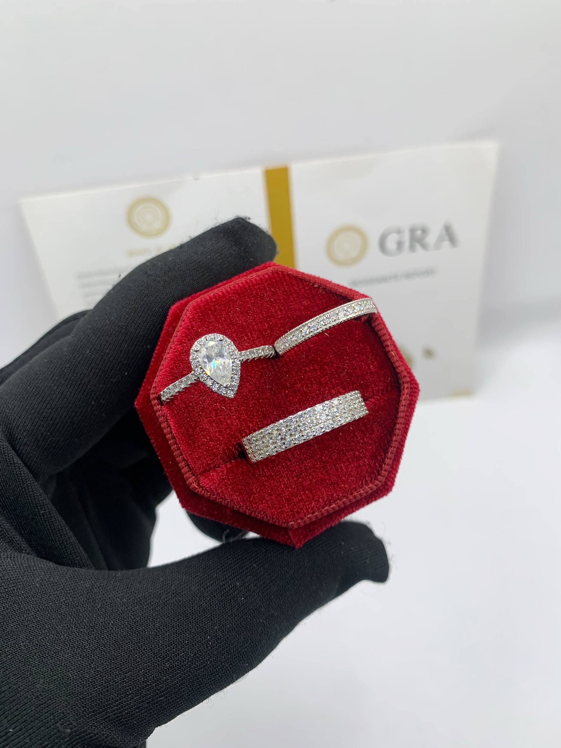 VVS Moissanite Diamond Ring