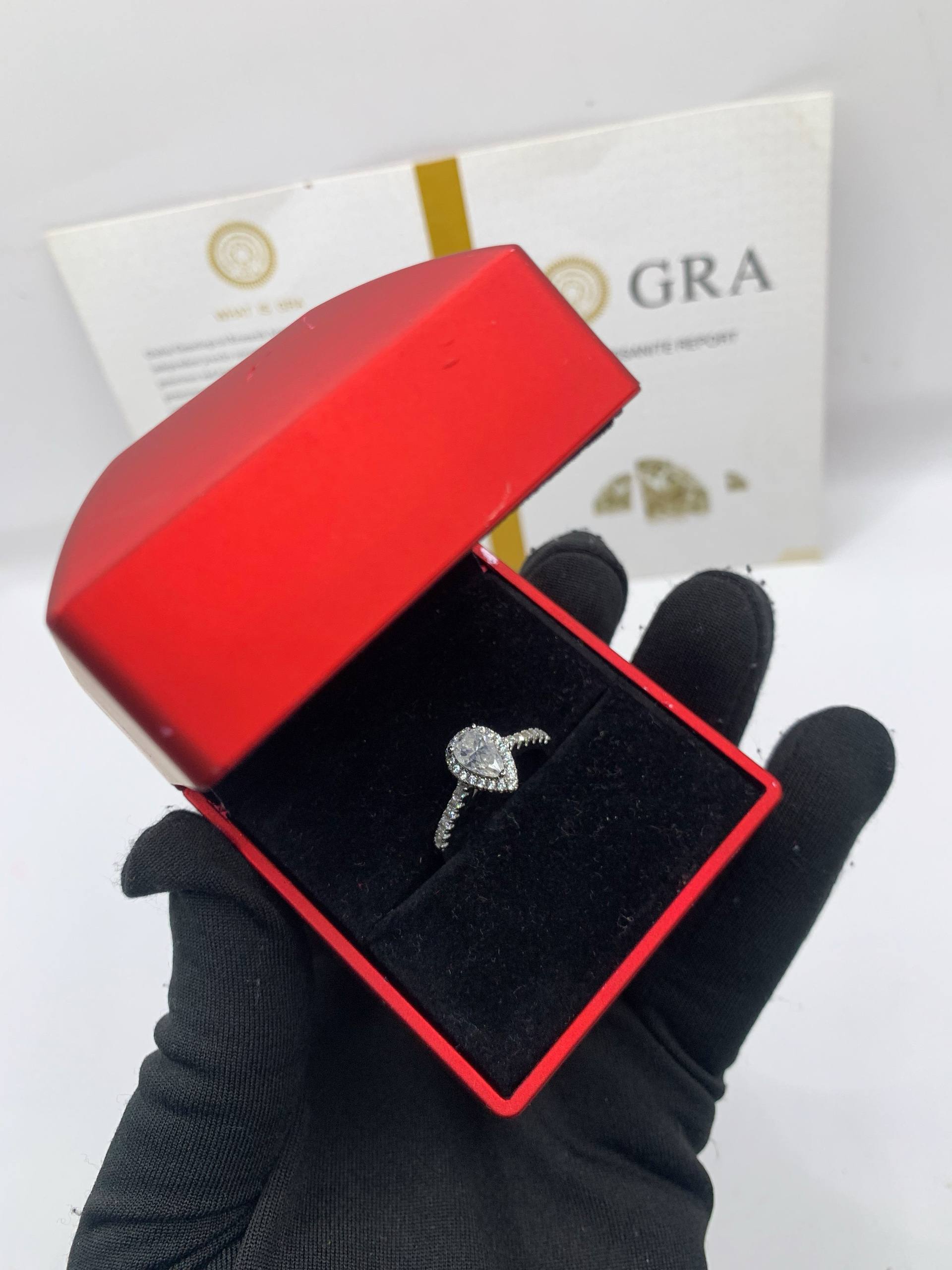 VVS Moissanite Diamond Ring