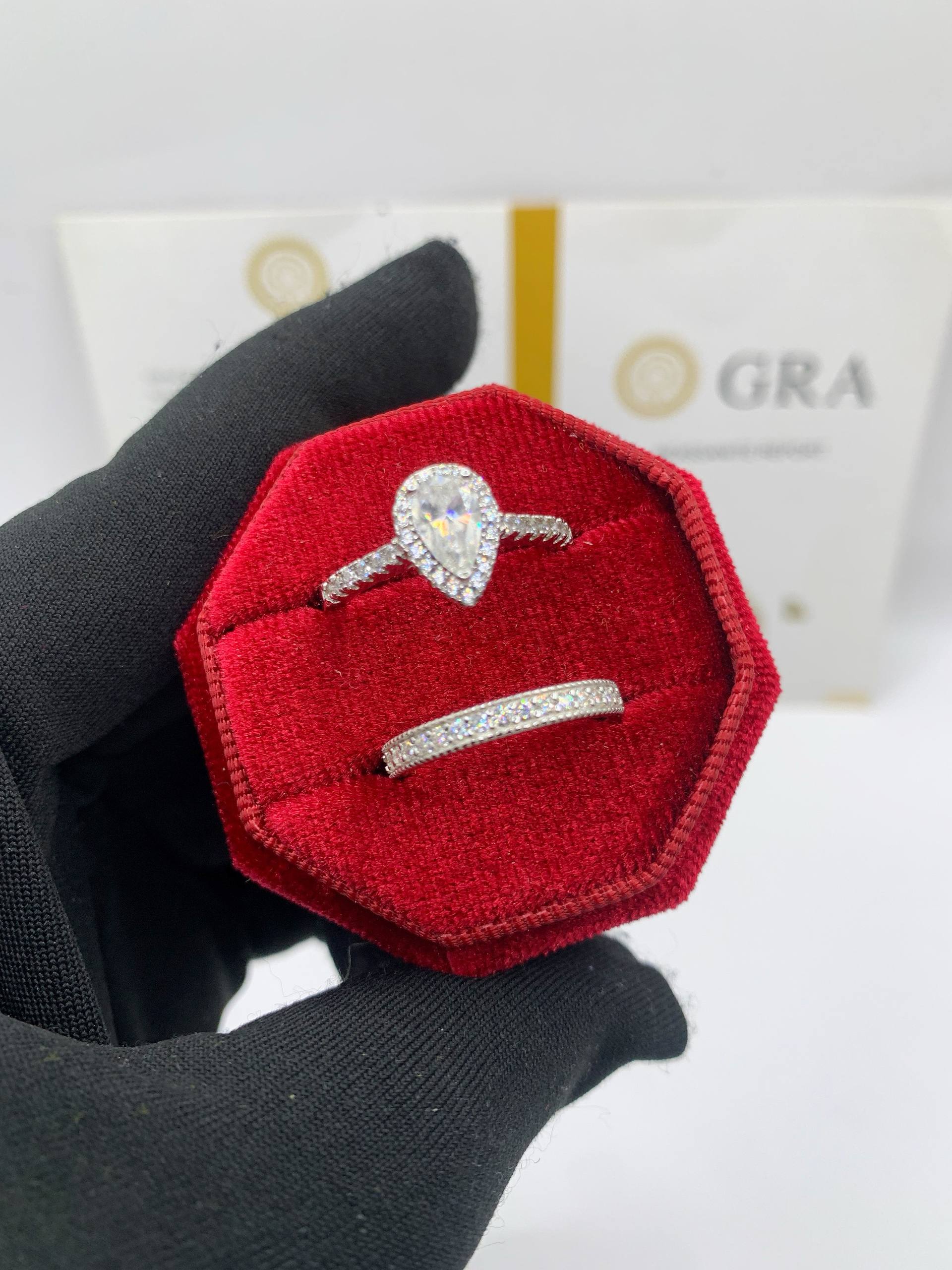 VVS Moissanite Diamond Ring